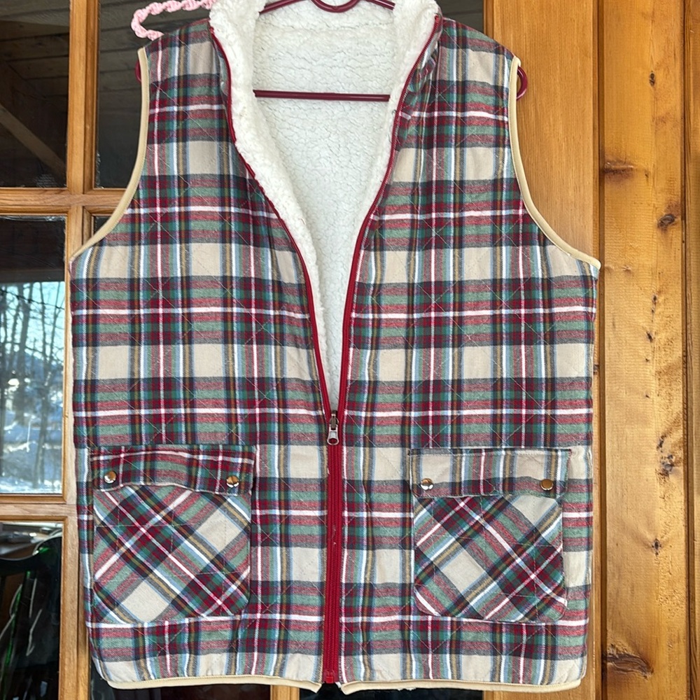 Reversible plaid/fleece vest sz xl EUC